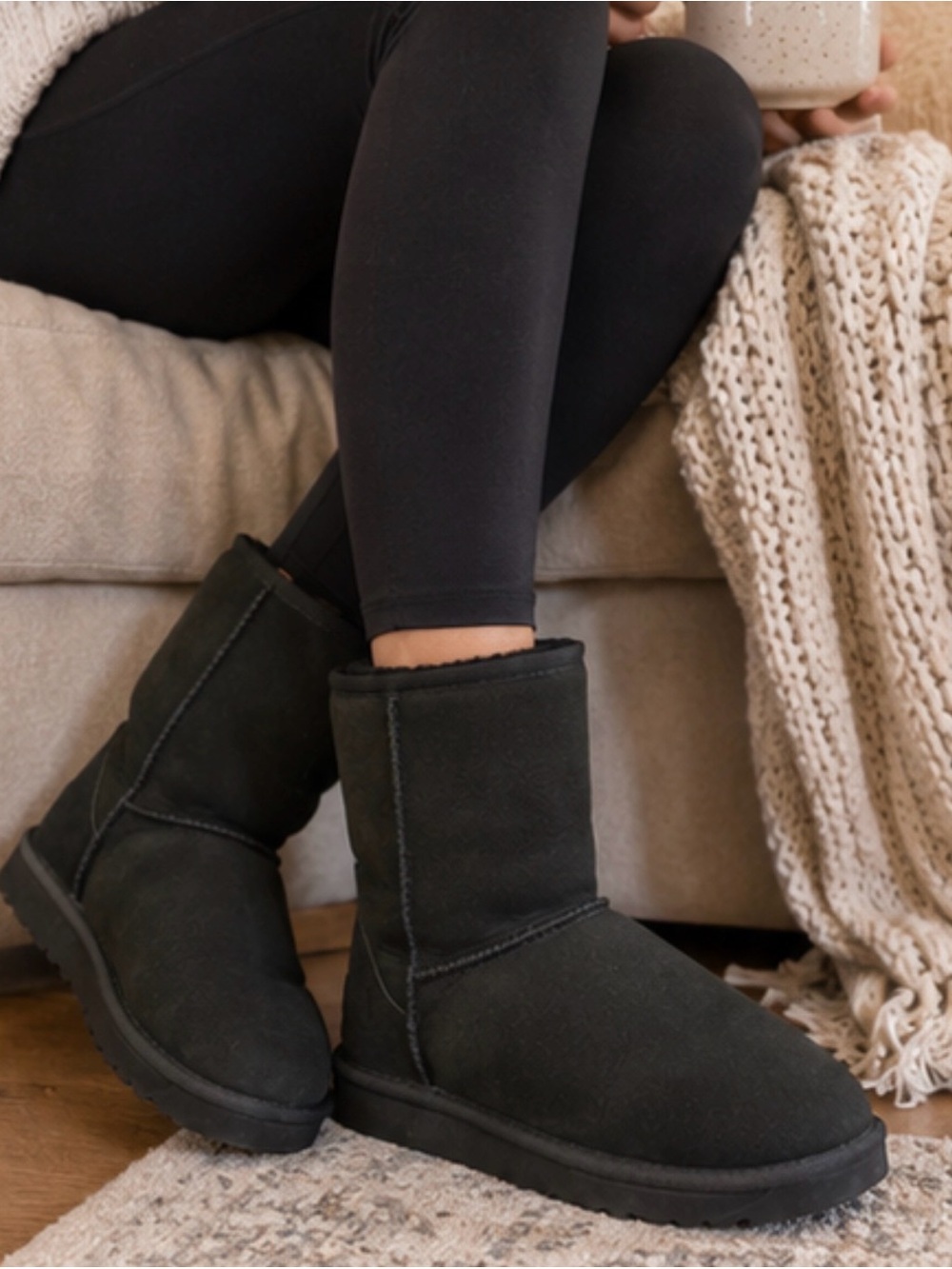 UGG Australia Classic Short 5825 Black Sheepskin Boots Women’s Size 7